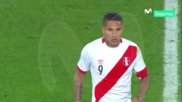 Paolo Guerrero puts it to the goalkeeper without wanting to.