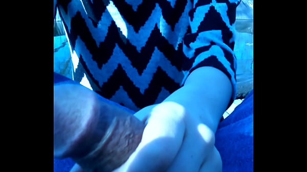 thumb gf blows outside