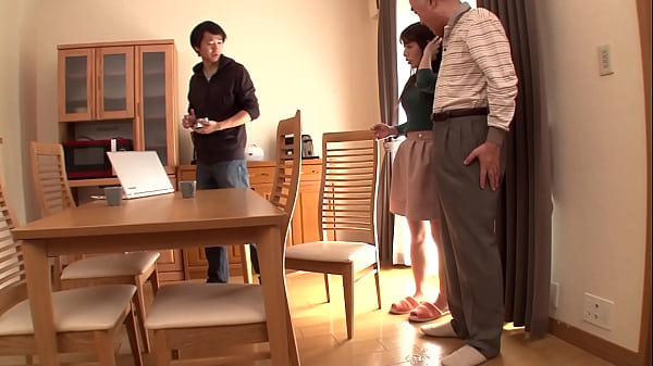 Download Video - 夫が喫煙している5分間で3発以上義父に中出しされて子供ができるほど毎日10発以上孕ませられている清廉妻 Vol&period;2 【パート1】