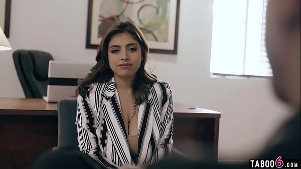 Psychiatrist manipulates huge tits girl into having sex