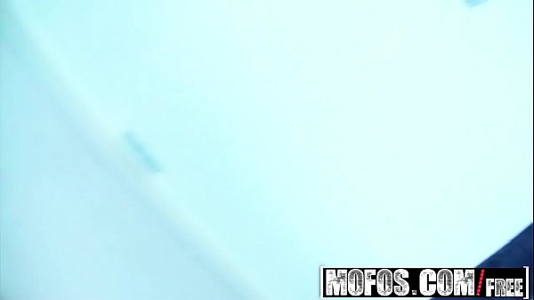 Mofos - Latina Sex Tapes - Adriana Lynn - Flashing Gets Her Whatever She Wants