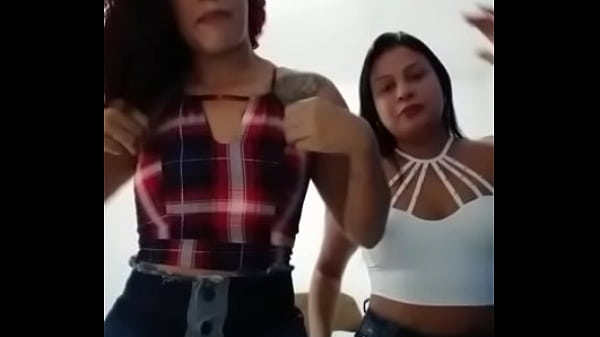 Rebolando o rabo gostoso