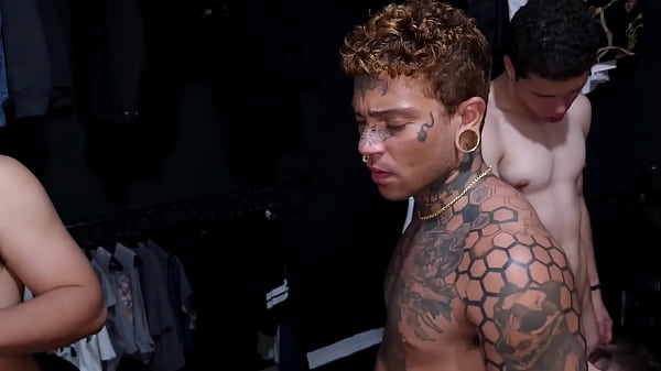 SURUBA COM OS AMIGOS DE REPUBLICA.