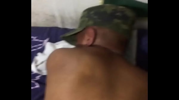 Cogiendo con mi compañero Militar