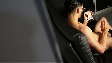 義理の妹がアナルセックスをしているのを見て、ビッグバットは激怒する