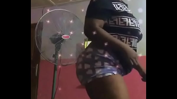 Nigerian girl with big waist twerking and dancing