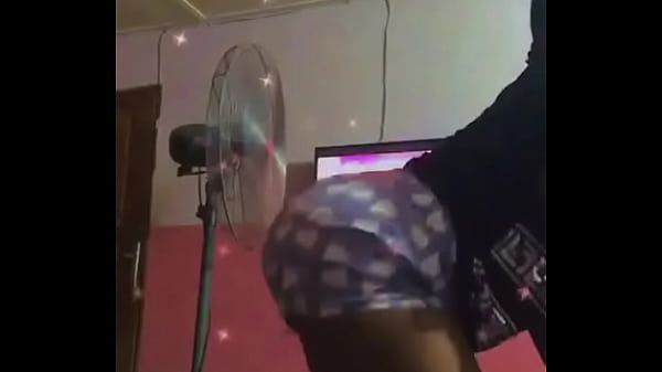 Nigerian girl with big waist twerking and dancing