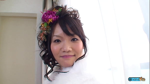 Lovely geisha looking Asian babe flashes her cunt and signs up for a pussy rub