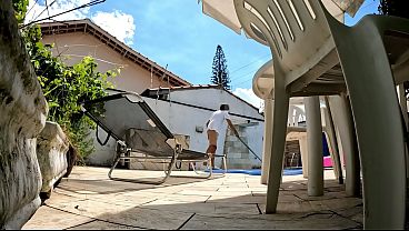 Esposa Safada filmando foda com o limpador de piscina!
