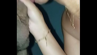 Casada novinha mamando um casado