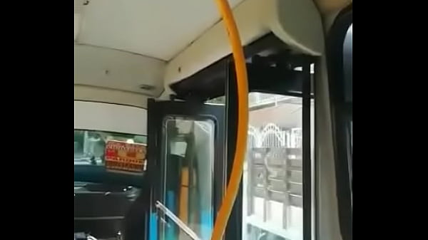 LE CHUPA LA MONDA EN EL BUS - Buseta de los alm...