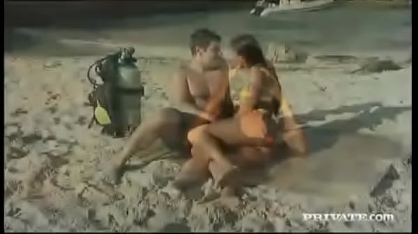 Claudia Rossi Loves Anal Outdoors on Beach before ATM Blowjob