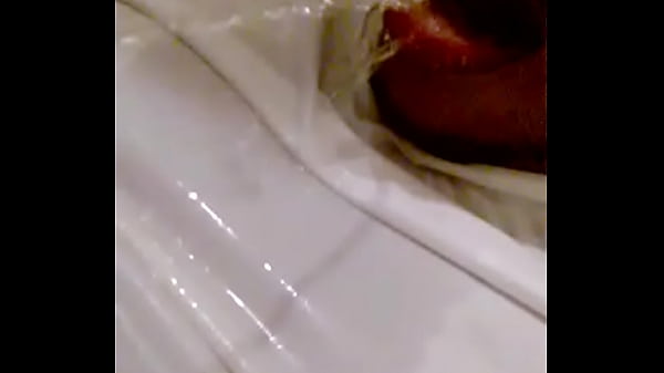 Il A Pissé Dans Sa Propre Bouche!
