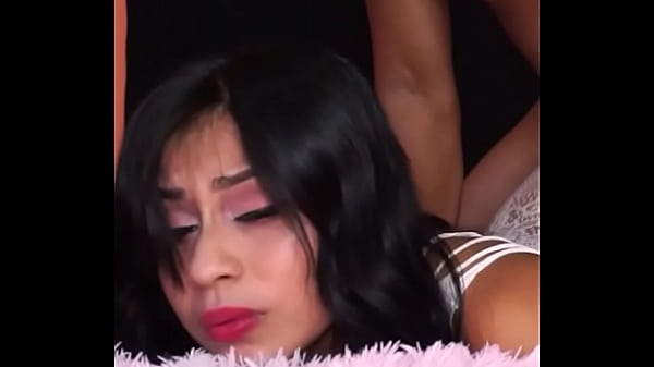 Download Video - Mi esposa recibiendo a su corneador mientras estoy en el trabajo&period; Encontre este video en su celular