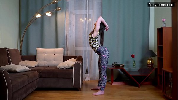 Hot Hungarian babe Tö Baba with sexy ass spreads legs