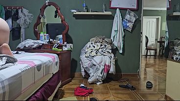 くそ、彼女は肛門から母乳を搾り出すのが大好きだ。