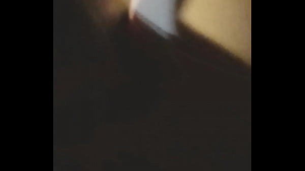 我的女朋友趁没人在家时享受我的鸡巴