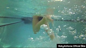Curvy Lesbians Vicky Vette And Teal Conrad Pussy Fuck By The Pool!