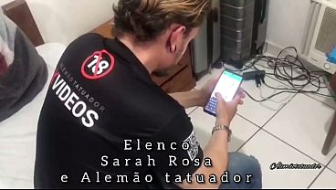 Fui fazer uma tatuagem numa famosa atriz porno Sarah Rosa , v&iacute;deo completo no RED SHEER