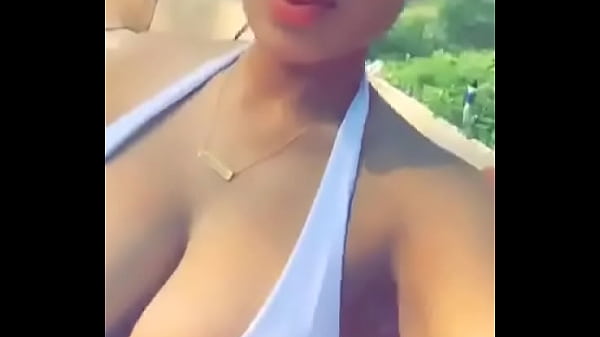 thick women showing off