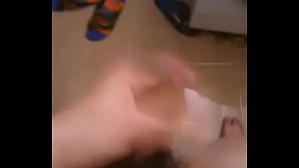 Bé bot khoe chim