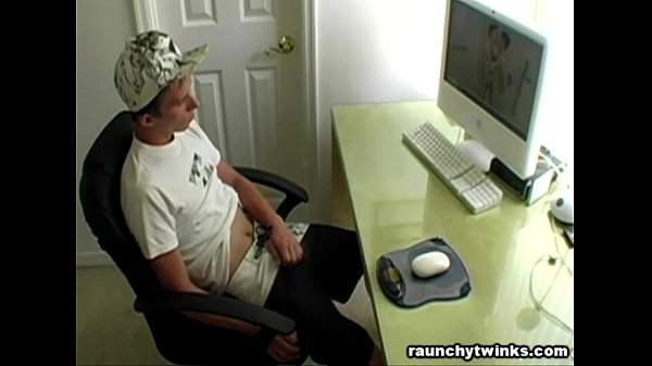 Download Video - Caden Skie watches porn