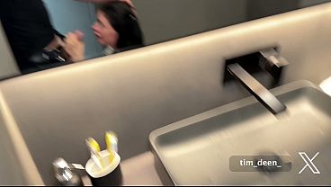 タイツを引き裂いて、よだれまみれのフェラチオをした
