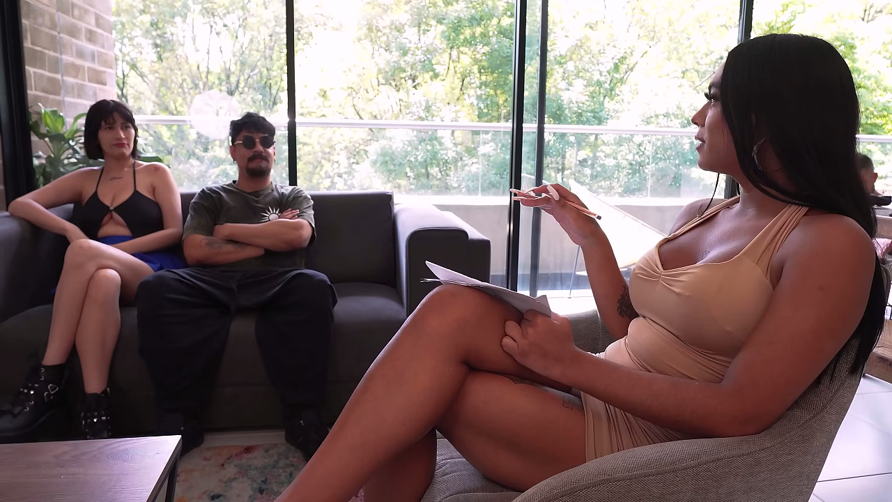 Vamos a la psicologa por una terapia sexual de pareja, y vaya terapia que nos da