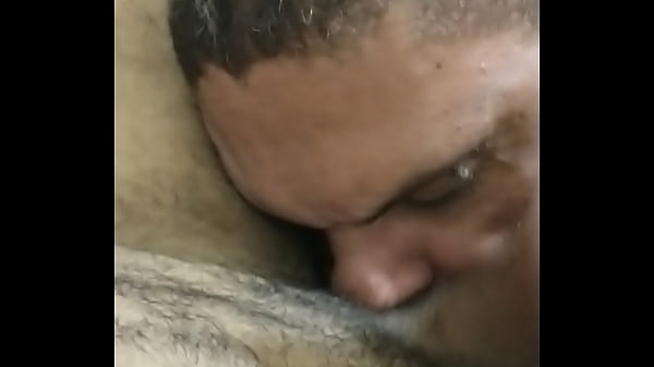 Download Video - Chupando e tomando o leite do entregador