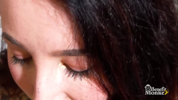 GREEN EYES AND HAIRY PUSSY! SHE SUCKS ME AND I MASTURBATE HER IN A DIRTY HOMEMADE VIDEO! | Benefit Monkey
