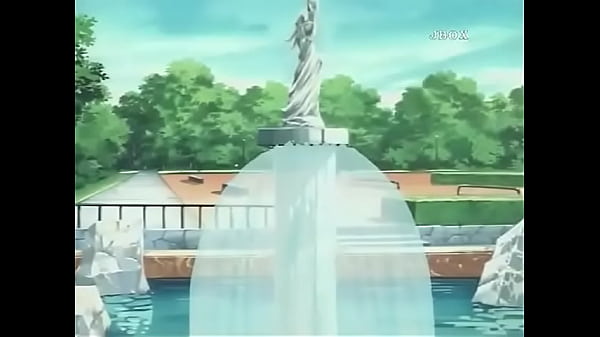 chica desnuda se exhibe en el parque