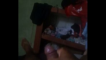 Um pai divorciado se masturbando já que não arruma xibil