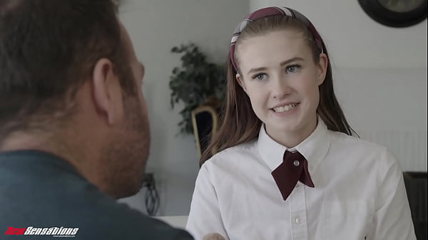 Cubrió su coño de mujer joven con mi semen el día de San Valentín (Athena Heart)