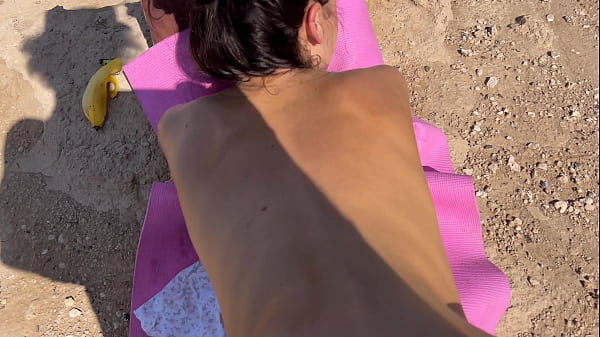 quickly fucked a naughty girl and cum on her
