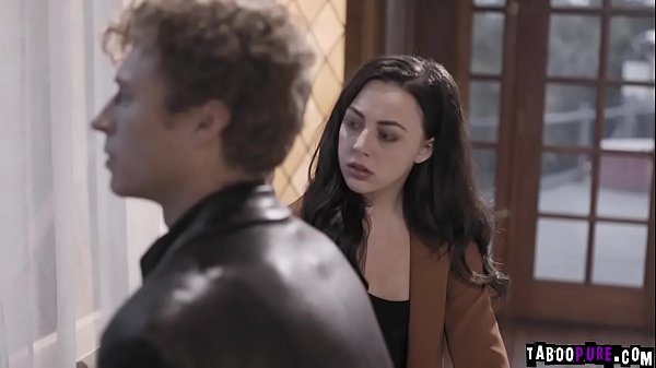 Download Video - Brunette hottie deepthroats blowjobs Michael Vegas&excl;