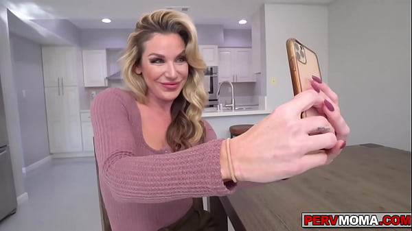 Kayla Paige snaps and make a video of her playing with her pussy
