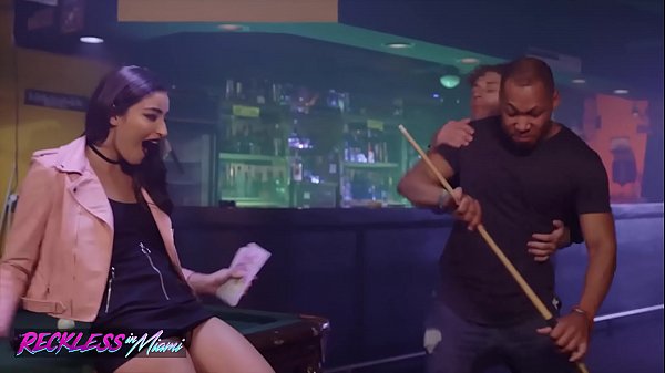 Download Video - Reckless in miami - &lpar;Emily Willis&rpar; - The Hustle