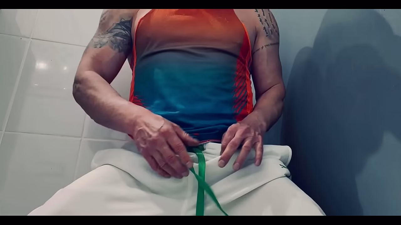 Marco Aldrete es un sexy chacal mexicano en porno gay