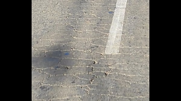 Fille Indienne En Sari Rouge Baise À La Maison