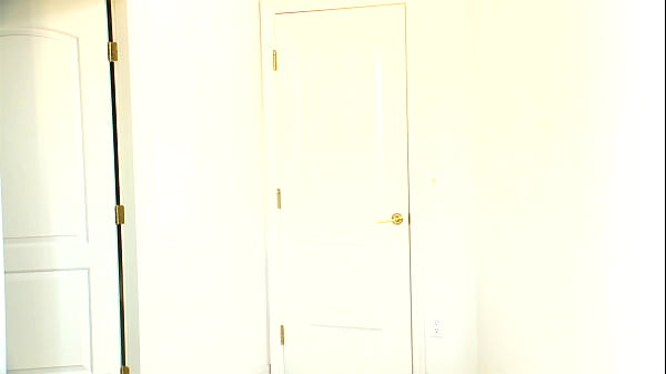 Lia Lor's Neatly Trimmed Pussy Gets Dicked Down