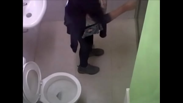 thumb pissing wc