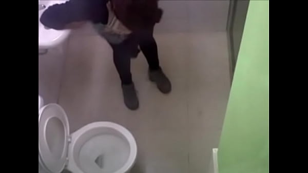 thumb pissing wc