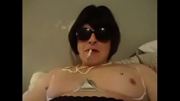 Download Video - Cd Nikki sexy smoking and cumming pussy