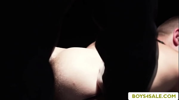 召使いは主人のお尻への欲求を満たす