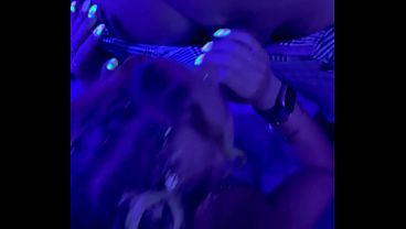 Je me fais baiser dans un Club Libertin