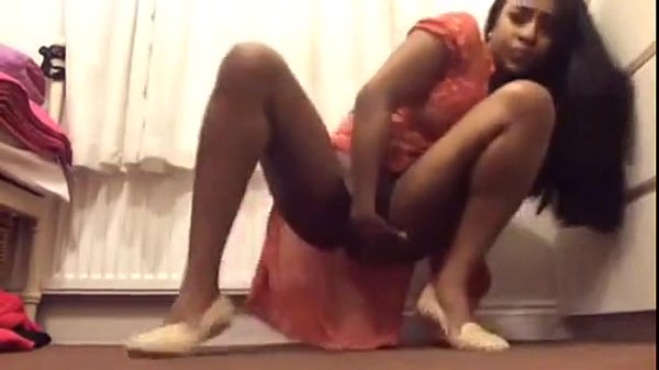 Download Video - Desi indian finging her fucking pussy for
