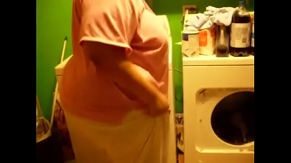 Big Ass Booty Light Skinned Amateur Doing The laundry
