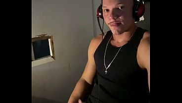 SUCKING THE ENDOWED ONE IN THE GOORY HOLE OF LAN CRUISING