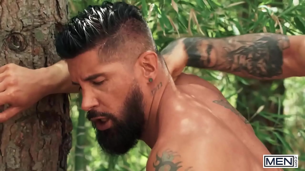 HOMBRES - Scott Carter se folla a Justin Jett a lo perrito y luego lo monta con en el suelo
                    facial blowjob moaning ass fucking outdoors gay men rimming cowboy bearded cock sucking cock slapping no condom nature sex athletic body man pussy standing doggystyle muchos negros