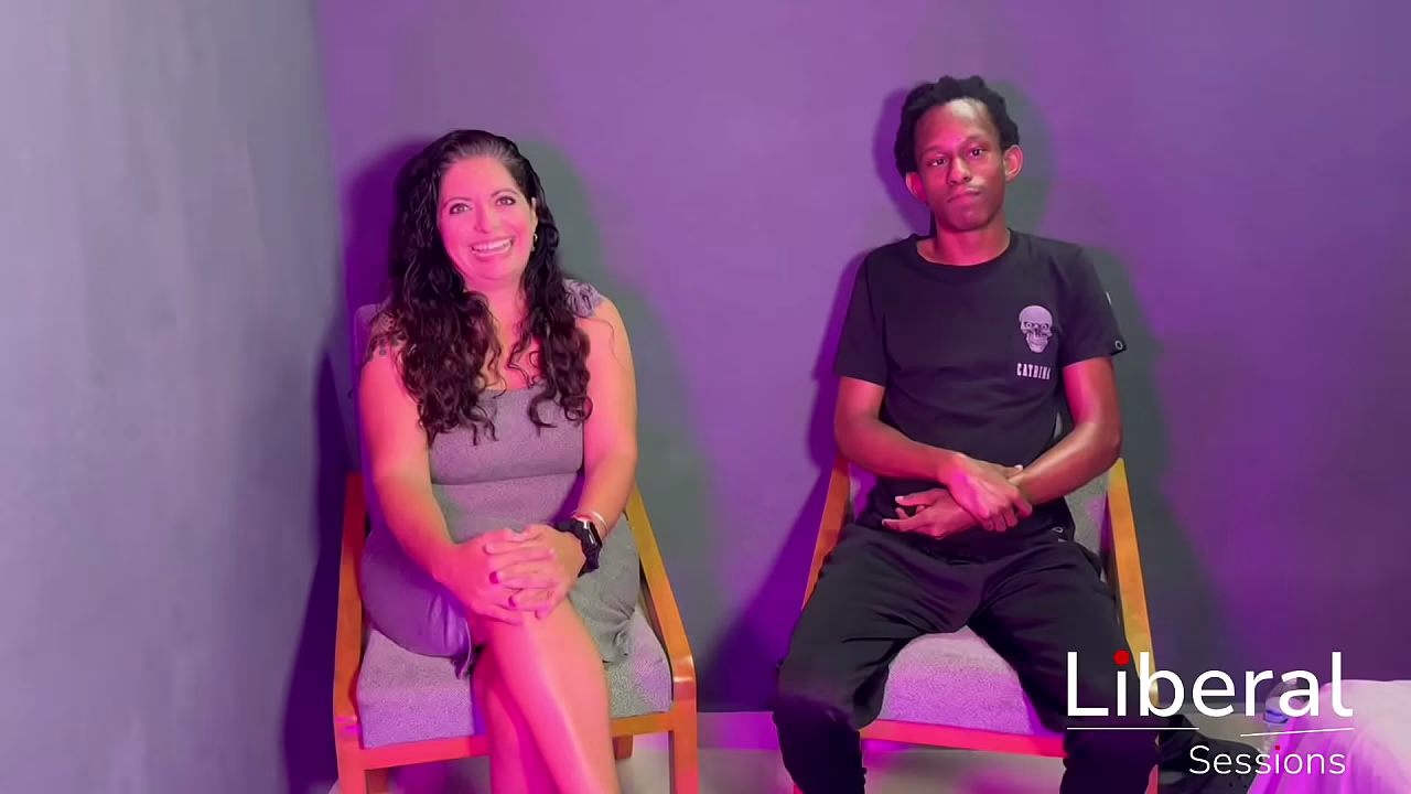 MILF TETONA ESTA APUNTO DE PROBAR SU PRIMERA VERGA NERGA